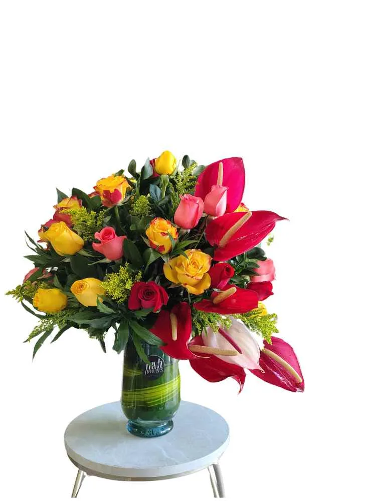 Arreglo en rosas y anturios (2)